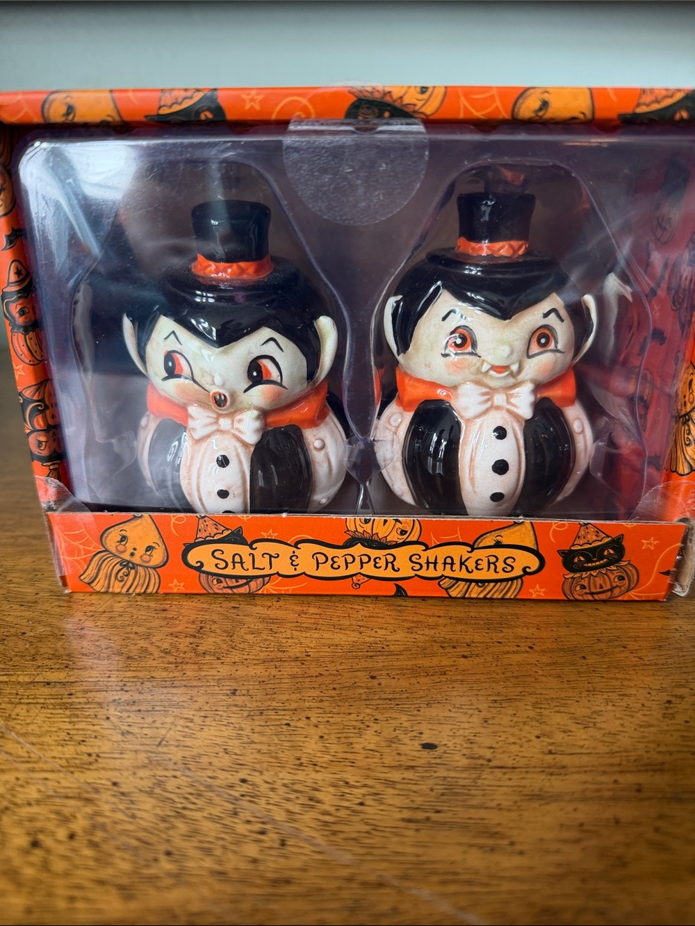 Johanna Parker Halloween Vampire Salt & Pepper Shakers NIB Dracula Set